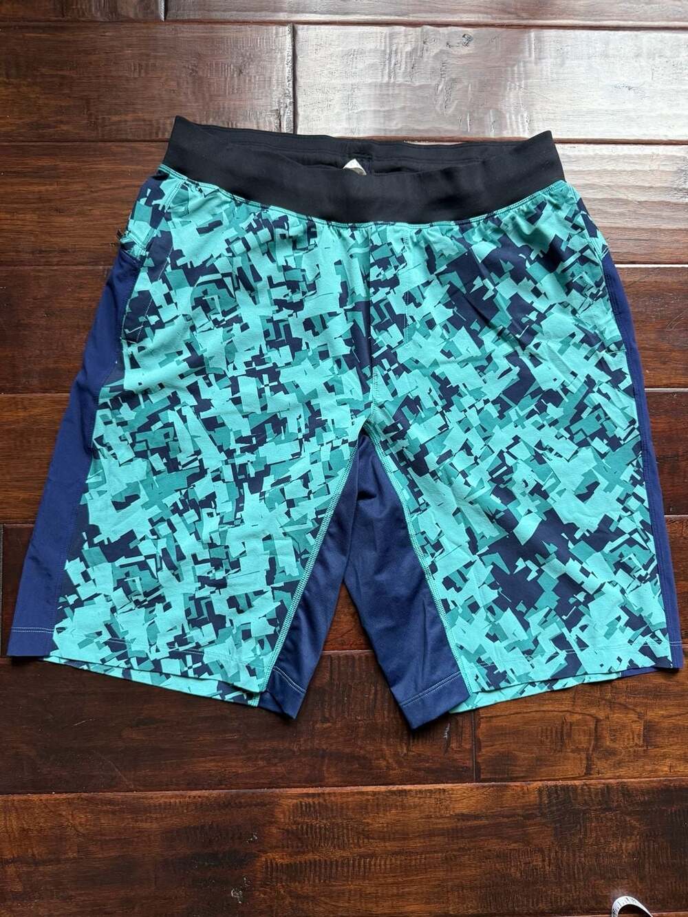 Lululemon Pace Breaker 9" Shorts Fragmented Camo Teal Navy